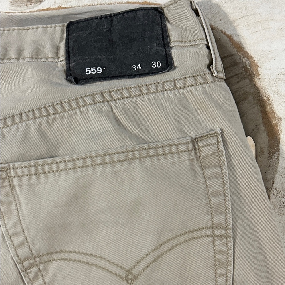 Levi's Men's Beige Relaxed Jeans